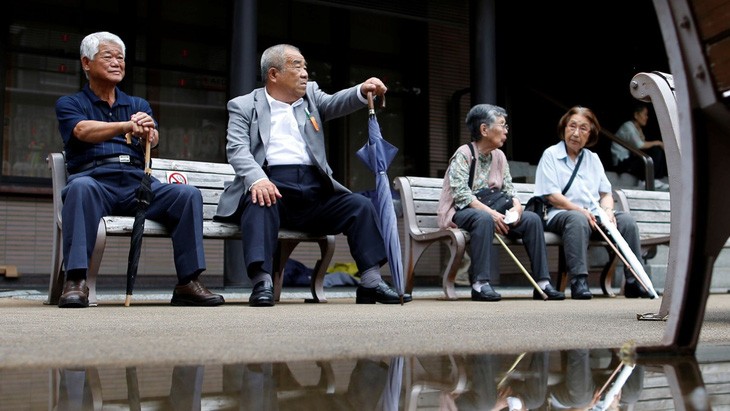 Việc nâng tuổi nghỉ hưu của công chức nhà nước là một phần trong các nỗ lực của Chính phủ Nhật Bản nhằm đối phó với tình trạng thiếu hụt lao động do dân số giảm. (Ảnh: Nikkei)