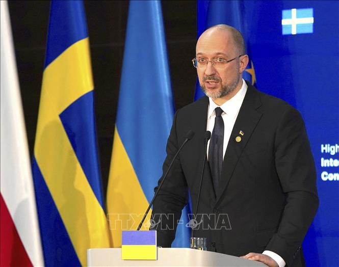 Thủ tướng Ukraine Denys Shmyhal phát biểu trong cuộc họp báo ở Warsaw, Ba Lan, ngày 5/5/2022. (Ảnh tư liệu: AFP/TTXVN)