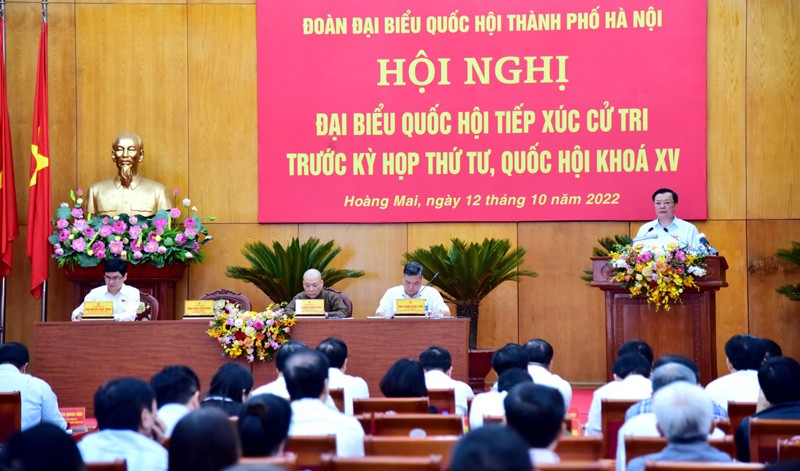 Quang cảnh hội nghị tiếp xúc cử tri tại quận Hoàng Mai.