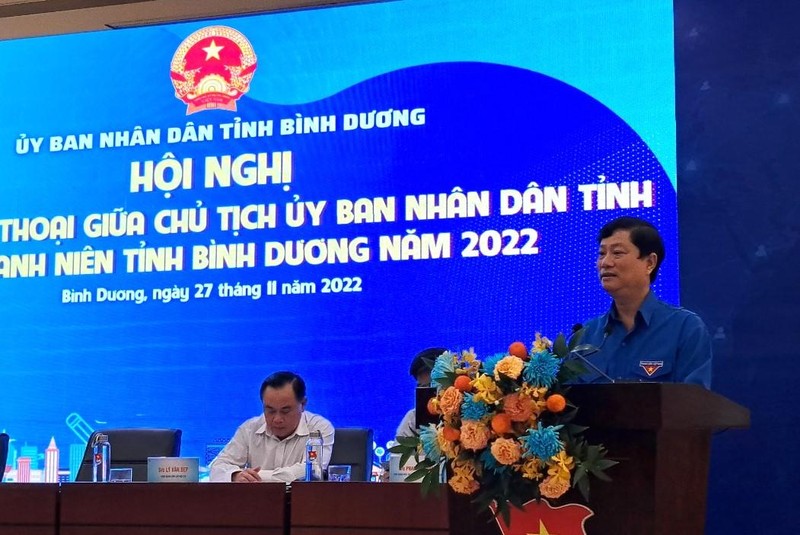 Chủ tịch Ủy ban nhân dân tỉnh Bình Dương Võ Văn Minh phát biểu tại hội nghị.