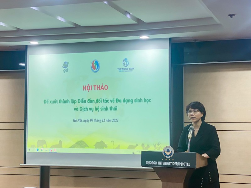Bà Hoàng Thị Thanh Nhàn, Phó Cục trưởng Cục Bảo tồn thiên nhiên và đa dạng sinh học phát biểu đề dẫn hội thảo.