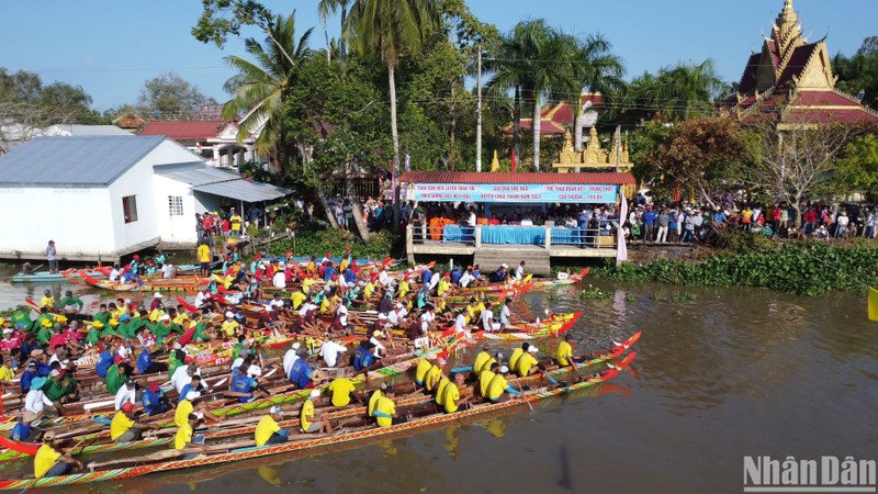 Các đội tham gia giải đua ghe ngo huyện Châu Thành năm 2023.