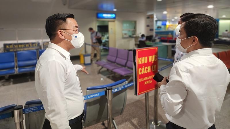 Đoàn kiểm tra Bộ Y tế kiểm tra công tác giám sát bệnh đậu mùa khỉ tại sân bay quốc tế Tân Sơn Nhất.