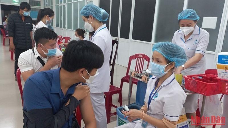 Từ năm 2020 đến tháng 6/2022, Quảng Ngãi có 63 viên chức y tế thôi việc, bỏ việc. 