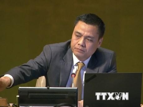 Đại sứ Đặng Hoàng Giang, Trưởng Phái đoàn Việt Nam tại Liên hợp quốc, tham gia điều hành phiên họp. (Ảnh: TTXVN phát)