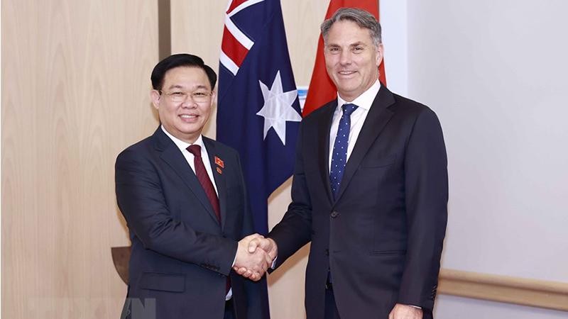 Chủ tịch Quốc hội Vương Đình Huệ tiếp Phó Thủ tướng, Bộ trưởng Quốc phòng Australia Richard Marles. (Ảnh: Doãn Tấn/TTXVN)