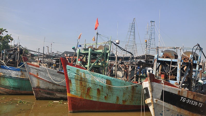 Các tàu đánh bắt vẫn “nằm bờ” tại ấp Xóm Lăng, xã Tân Phước, huyện Gò Công Đông.