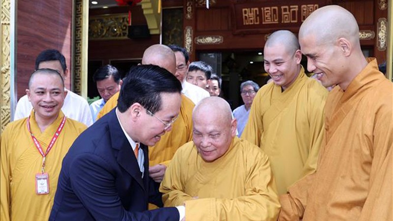 Chủ tịch nước Võ Văn Thưởng thăm, chúc mừng Hòa thượng Thích Thiện Nhơn, Chủ tịch Hội đồng Trị sự Giáo hội Phật giáo Việt Nam tại chùa Minh Đạo.