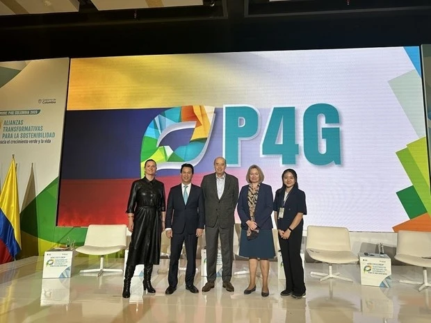  Bộ trưởng Bộ Tài nguyên và Môi trường Đặng Quốc Khánh (thứ hai, từ trái sang) đã dẫn đầu đoàn Việt Nam tham dự Hội nghị Thượng đỉnh Đối tác vì Tăng trưởng Xanh và Mục tiêu Toàn cầu 2030 (P4G) lần thứ ba tại Bogota, Colombia. (Nguồn: Bộ Tài nguyên và Môi trường)