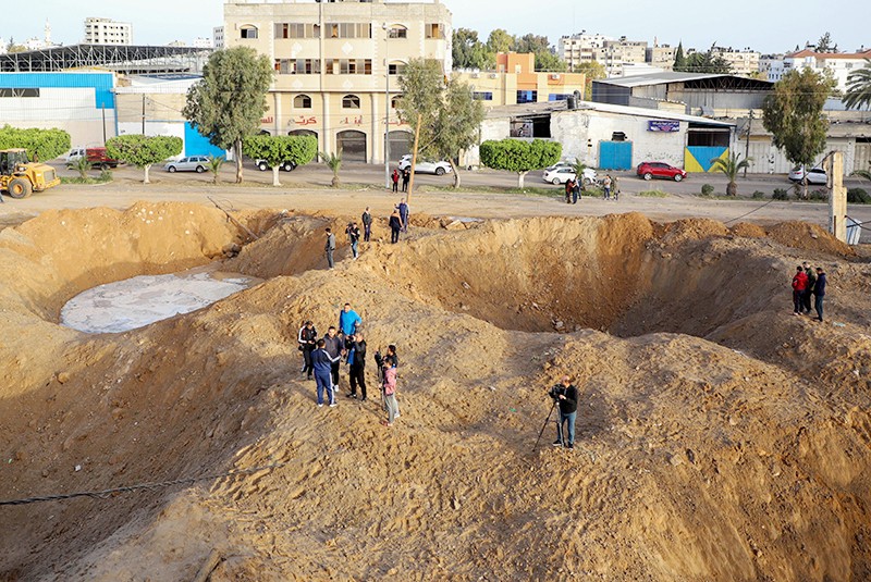 Khu vực tại dải Gaza thiệt hại trong vụ không kích của Israel. (Ảnh TÂN HOA XÃ)