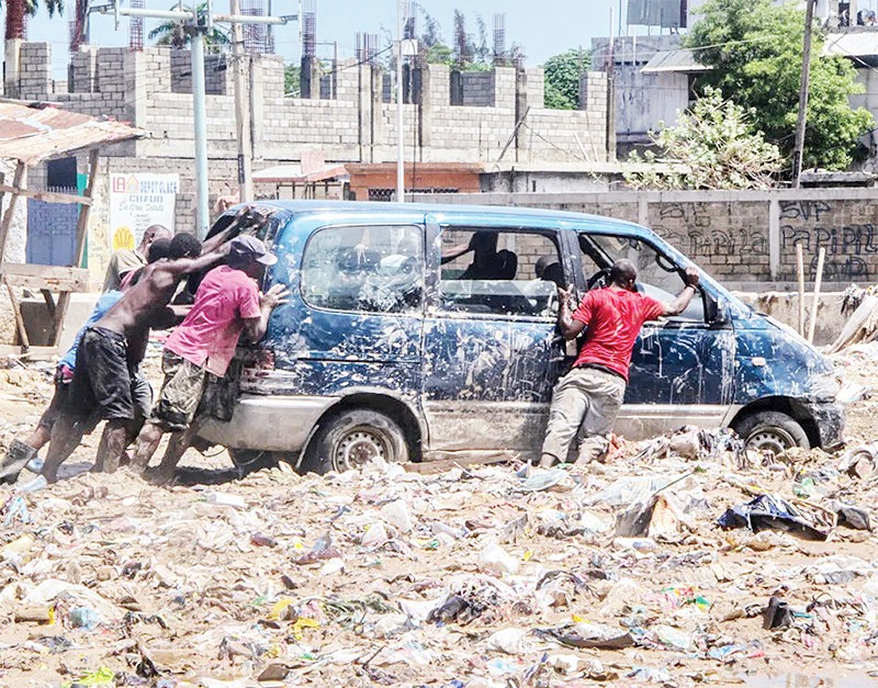 Mưa lớn gây lũ lụt nghiêm trọng tại Haiti. (Ảnh ANADOLU/GETTY)