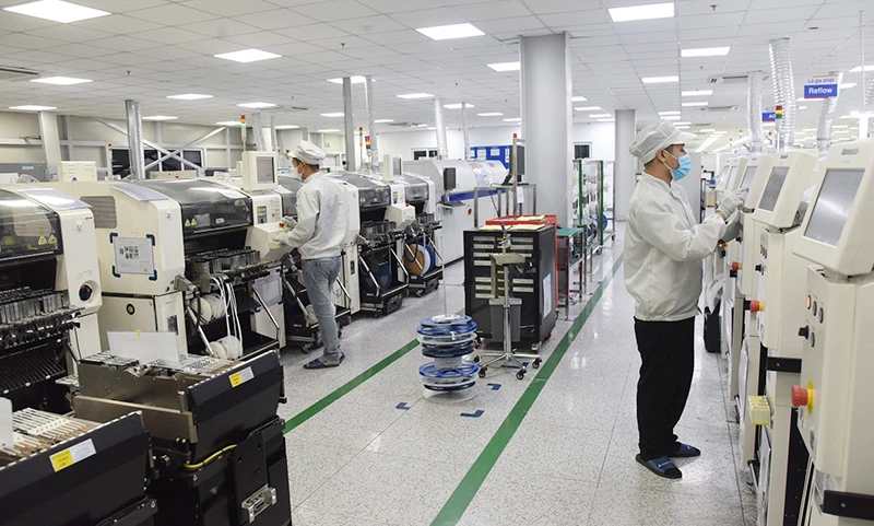 Dây chuyền sản xuất linh kiện điện tử của Công ty TNHH Bumjim Electronics Vina (100% vốn đầu tư của Hàn Quốc).