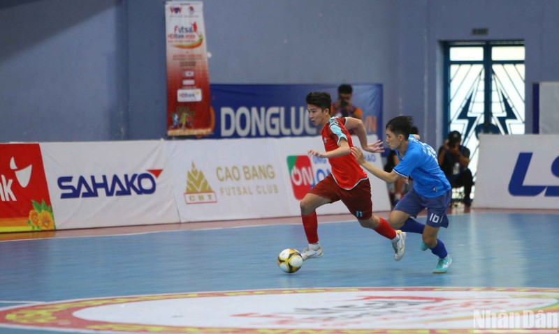 Vòng 12 giải futsal HDBank vô địch quốc gia 2023: Đương kim vô địch Sahako chứng tỏ bản lĩnh