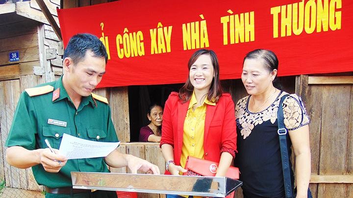 Thượng úy Nguyễn Trung Hải tại lễ khởi công xây nhà tình thương cho người dân có hoàn cảnh khó khăn.