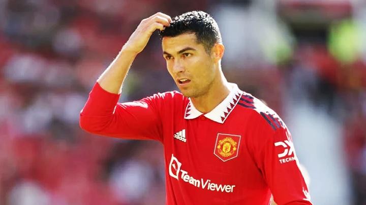 Ronaldo chính thức... “thất nghiệp”