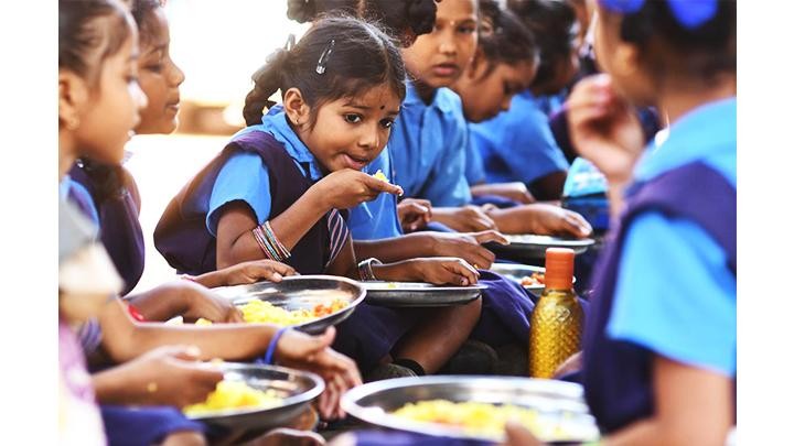 Giới chức Ấn Độ tăng cường kiểm tra bữa trưa trong các trường học. Ảnh: THE HINDU