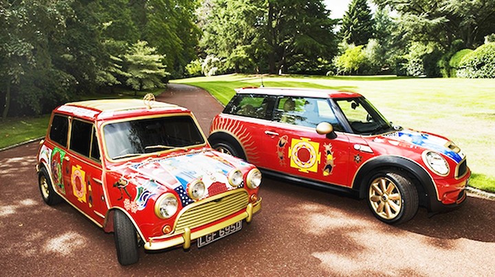 Trưng bày xe Mini Cooper của The Beatles