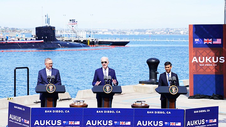 Các nhà lãnh đạo Australia, Mỹ và Anh (trái sang) tại lễ công bố thỏa thuận tàu ngầm của AUKUS. Ảnh: GETTY IMAGES