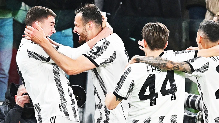 Được tạm xóa án phạt trừ 15 điểm, Juventus “leo một mạch” lên vị trí thứ 3 Serie A, vượt mặt cả Roma, Milan lẫn Inter.
