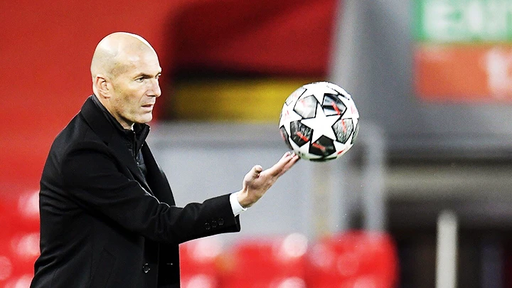 Zidane có thể dẫn dắt “Bà đầm già”