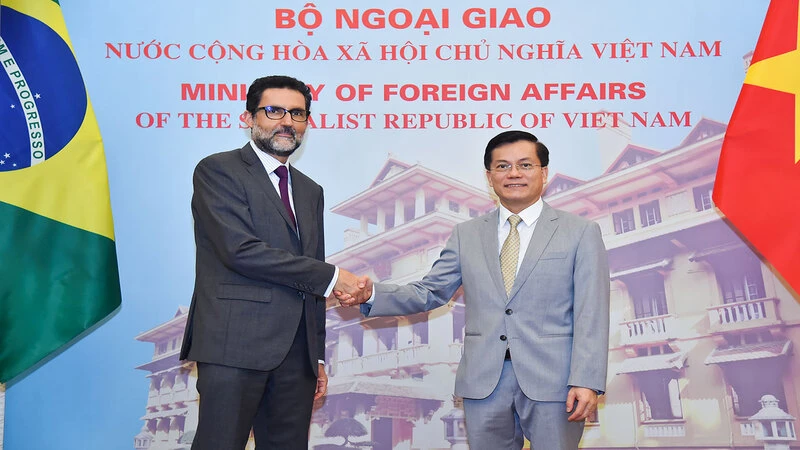 Thứ trưởng Ngoại giao Hà Kim Ngọc tiếp Thứ trưởng Ngoại giao Brazil. (Ảnh: Báo Thế giới và Việt Nam)