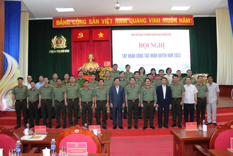 Các đại biểu tham dự hội nghị.