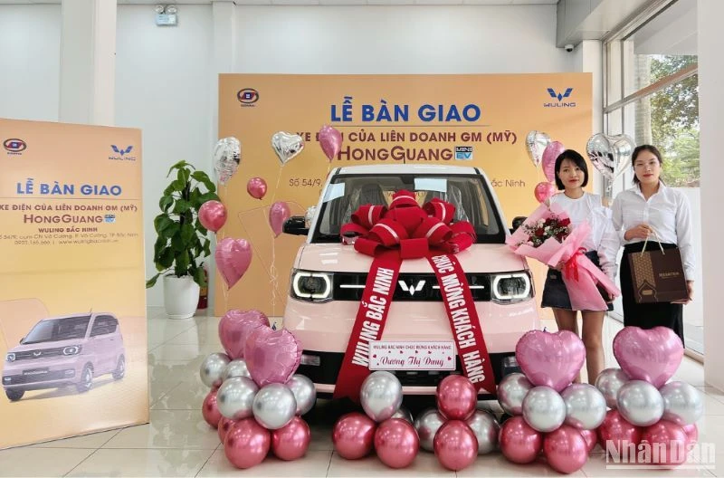 Chính thức bàn giao xe điện HongGuang MiniEV đến tay khách hàng đầu tiên