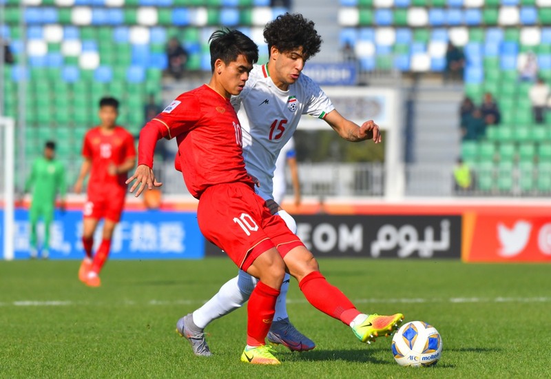 U20 Việt Nam thể hiện sự tự tin khi đối đầu các đội bóng lớn.