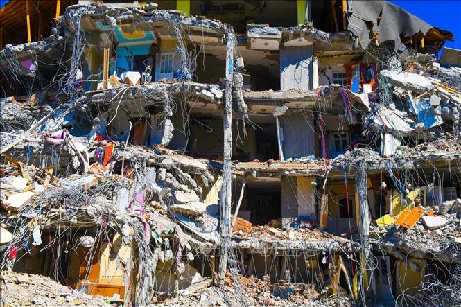 Nhà cửa bị phá hủy sau trận động đất kinh hoàng tại Adiyaman, Thổ Nhĩ Kỳ, ngày 18/2/2023. Ảnh: TTXVN