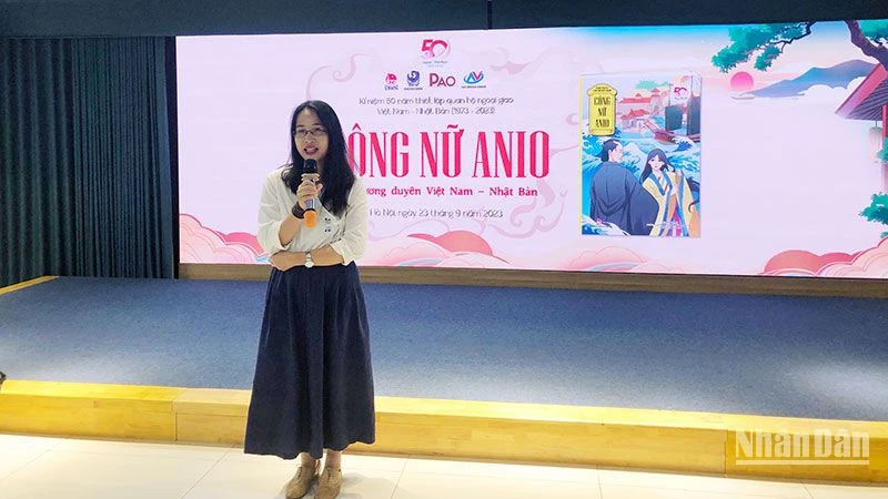 Chị Hoàng Thanh Thủy, Trưởng Ban biên tập sách thiếu nhi của Nhà xuất bản Kim Đồng chia sẻ về cuốn sách trong buổi ra mắt sách.
