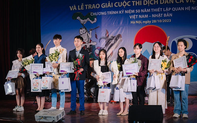 Liên hoan và thi dịch lời dân ca Việt Nam-Nhật Bản