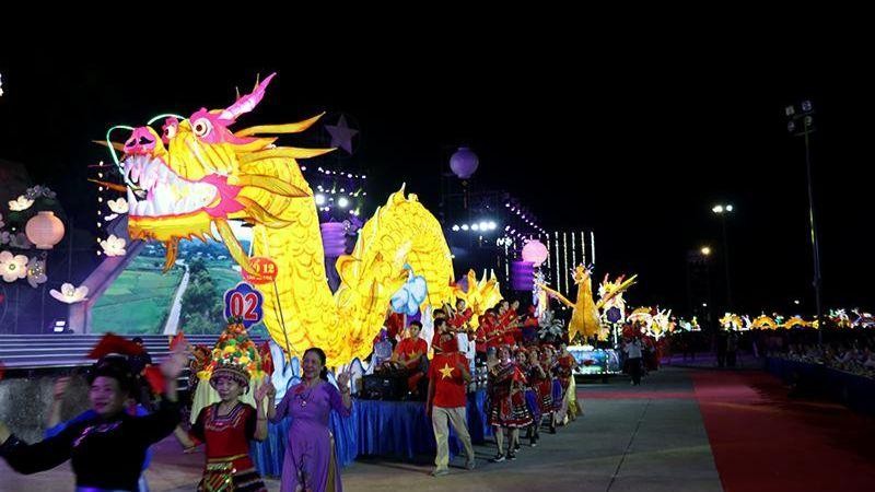 Lễ hội thành Tuyên hằng năm thu hút hàng vạn khách du lịch trong và ngoài nước. 