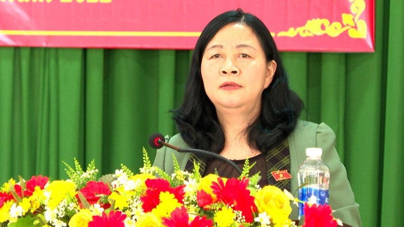 Đồng chí Bùi Thị Minh Hoài, Bí thư Trung ương Đảng, Trưởng Ban Dân vận Trung ương phát biểu tại buổi tiếp xúc với cử tri huyện Cư M’gar.