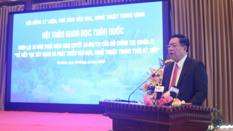 Đồng chí Nguyễn Trọng Nghĩa, Bí thư Trung ương Đảng, Trưởng Ban Tuyên Giáo Trung ương phát biểu chỉ đạo Hội thảo.