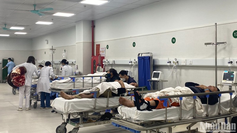 Bệnh nhân nhập viện Bệnh viện Hữu nghị Việt Đức. (Ảnh: HẢI NGÔ)