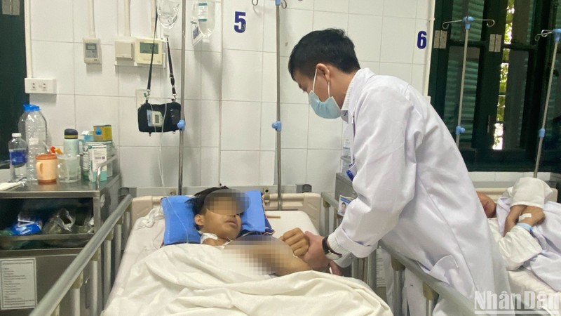 Bệnh nhân Bùi Xuân Q. (20 tuổi, Bắc Ninh) trải qua giờ phút kinh hoàng khi gặp tai nạn do lái xe máy khi trong máu có nồng độ cồn cao. 