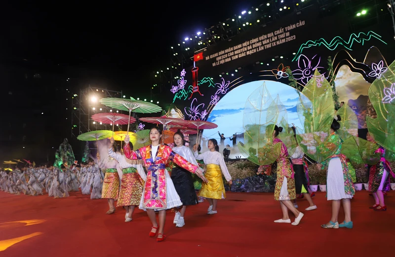 Lễ đón nhận danh hiệu thành viên mạng lưới Công viên địa chất toàn cầu UNESCO Cao nguyên đá Đồng Văn lần thứ 3. 