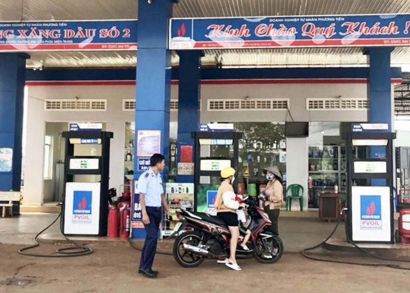 Lực lượng quản lý thị trường tỉnh Gia Lai tăng cường kiểm tra, giám sát nhằm kịp thời chấn chỉnh các hành vi vi phạm trong kinh doanh xăng dầu.