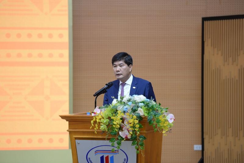Tổng Giám đốc Vinatex Cao Hữu Hiếu phát biểu tại hội nghị.
