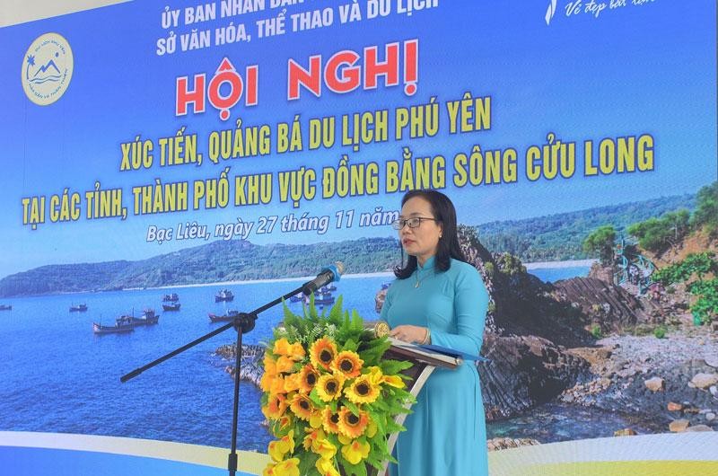 Quyền Giám đốc Sở Văn hóa-Thể thao và Du lịch Phú Yên Nguyễn Thị Hồng Thái phát biểu tại hội nghị.