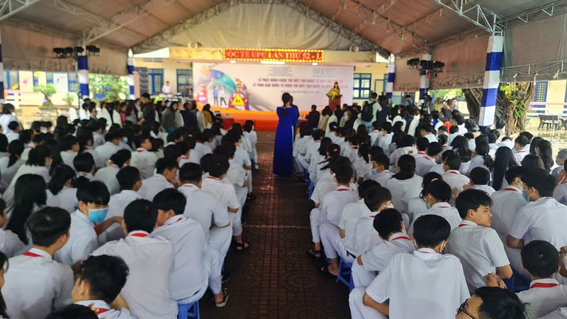Lễ phát động được tổ chức tại Trường THCS Lê Lợi, phường Lê Lợi, TP Quy Nhơn, tỉnh Bình Định. 