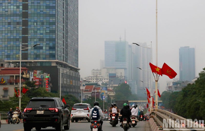 Khu vực Hà Nội sáng và đêm có mưa phùn và sương mù, trưa chiều giảm mây hửng nắng, trời lạnh. (Ảnh minh họa)