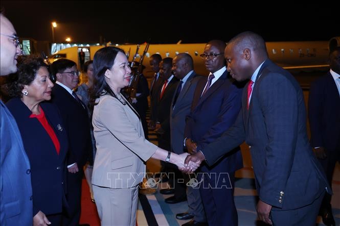 Lễ đón Phó Chủ tịch nước Võ Thị Ánh Xuân và Đoàn tại sân bay quốc tế Maputo.
