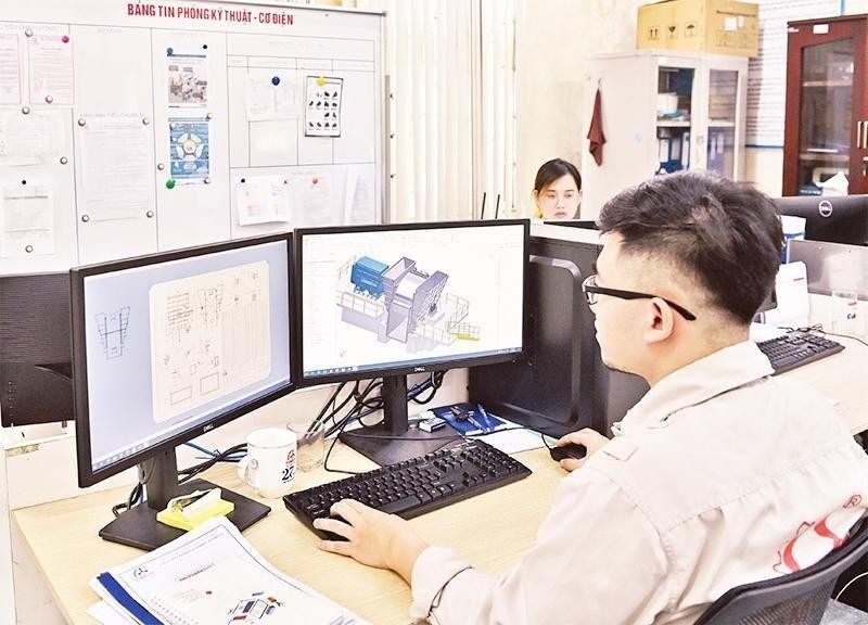 Ứng dụng công nghệ thông tin trong thiết kế các sản phẩm quạt công nghiệp tại Công ty Tomeco An Khang. (Ảnh: ĐĂNG DUY)