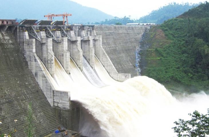 Thủy điện Đak Mi 4 bắt đầu vận hành hạ thấp mực nước hồ để đón đợt mưa lũ mới.