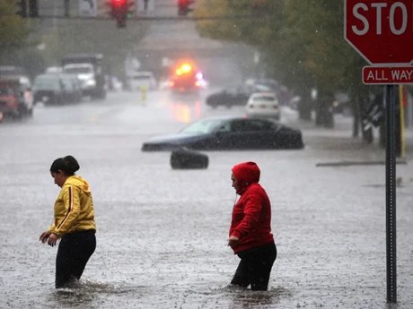Ngập lụt ở ngoại ô Mamaroneck của Thành phố New York. (Nguồn: CNN/Ảnh chụp màn hình)