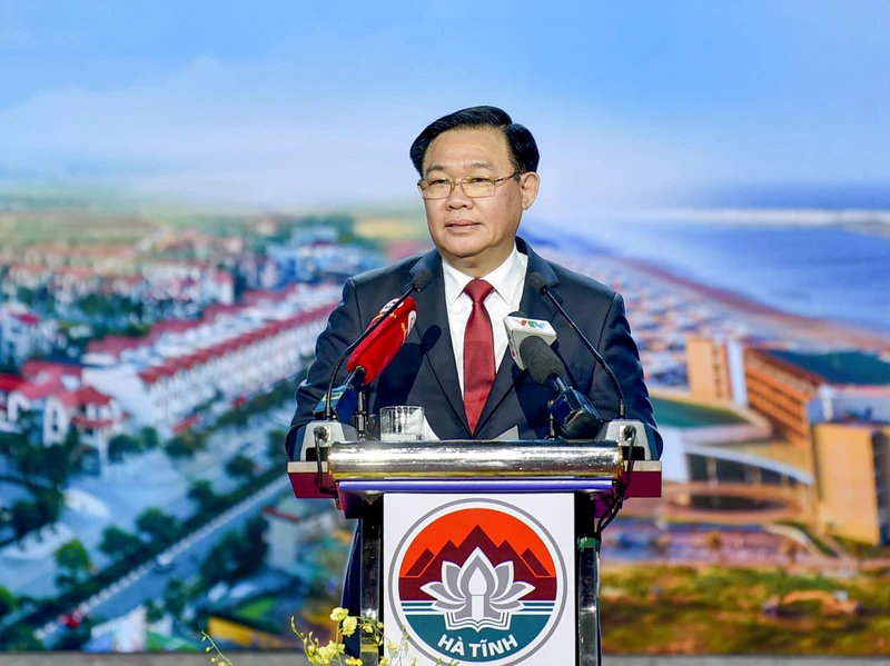Chủ tịch Quốc hội Vương Đình Huệ phát biểu chỉ đạo hội nghị. (Ảnh: Duy Linh)