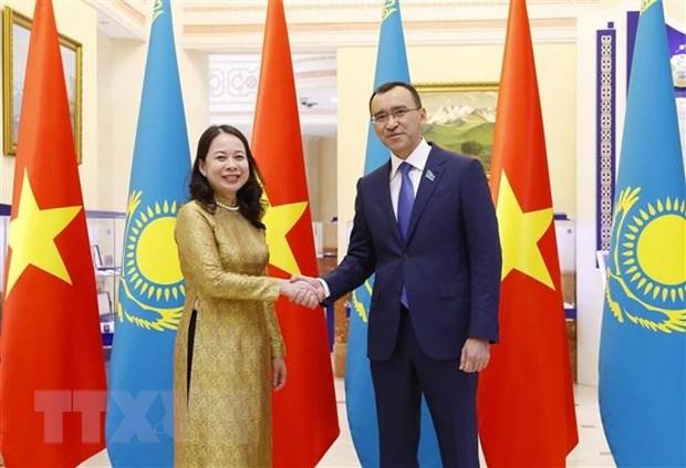Phó Chủ tịch nước Võ Thị Ánh Xuân hội kiến Chủ tịch Thượng viện Kazakhstan Maulen Ashimbayev. (Ảnh: TTXVN)