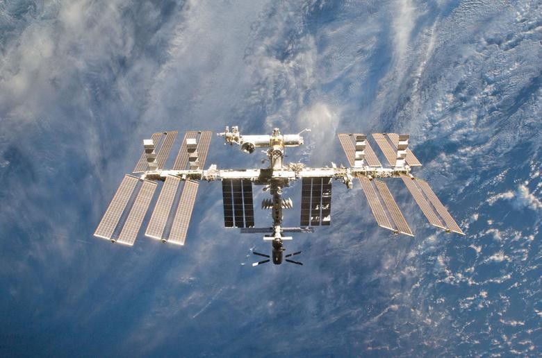 Trạm Vũ trụ quốc tế được chụp từ tàu con thoi Discovery ngày 7/3/2011. (Ảnh: REUTERS/NASA)