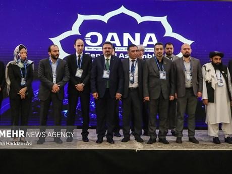 Tổng Giám đốc TTXVN Vũ Việt Trang (ngoài cùng, bên trái) tham dự Đại hội đồng OANA lần thứ 18 tại Iran. (Ảnh: MEHR/TTXVN)